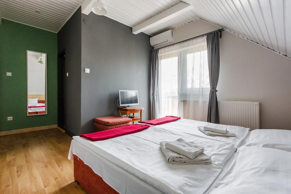 Hotel Borbaratok Panzio Badacsonytomaj Zewnętrze zdjęcie